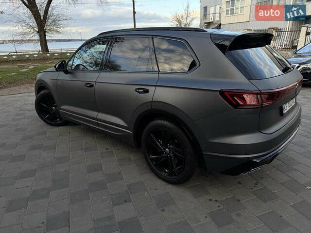 Серый Фольксваген Туарег, объемом двигателя 3 л и пробегом 13 тыс. км за 90000 $, фото 7 на Automoto.ua