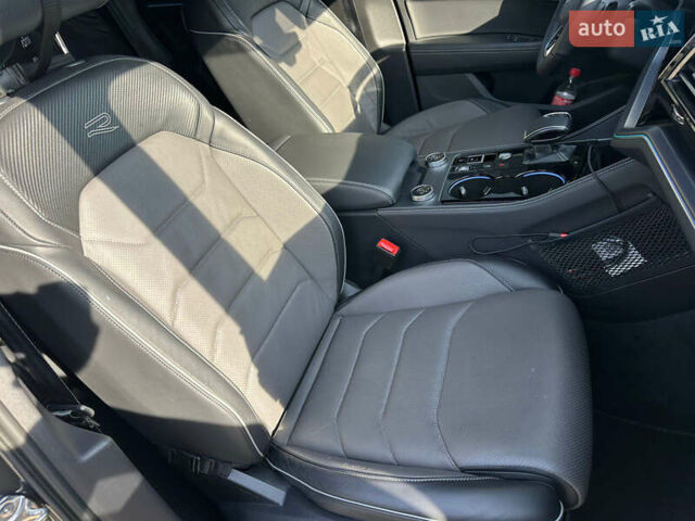 Серый Фольксваген Туарег, объемом двигателя 2.97 л и пробегом 31 тыс. км за 80000 $, фото 4 на Automoto.ua