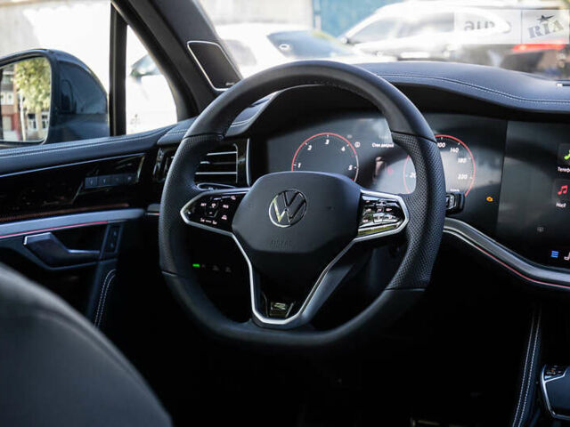 Серый Фольксваген Туарег, объемом двигателя 2.97 л и пробегом 29 тыс. км за 81450 $, фото 26 на Automoto.ua