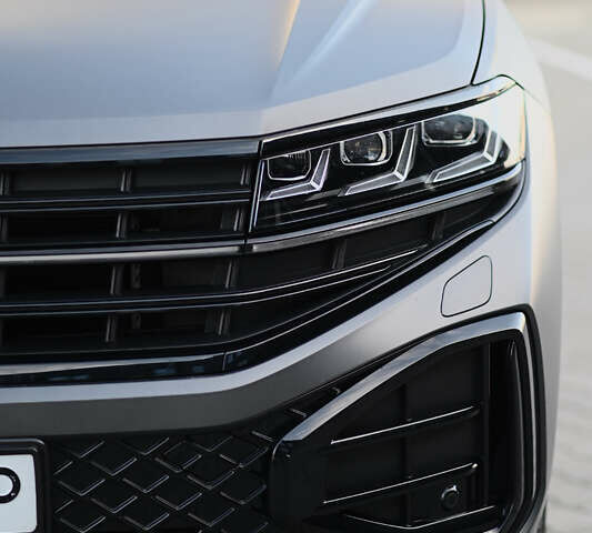 Серый Фольксваген Туарег, объемом двигателя 2.97 л и пробегом 32 тыс. км за 81000 $, фото 5 на Automoto.ua