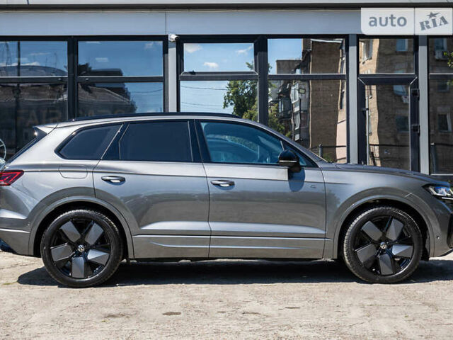 Серый Фольксваген Туарег, объемом двигателя 2.97 л и пробегом 29 тыс. км за 81450 $, фото 5 на Automoto.ua