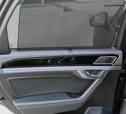 Серый Фольксваген Туарег, объемом двигателя 2.97 л и пробегом 32 тыс. км за 81000 $, фото 38 на Automoto.ua