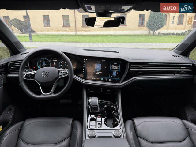 Серый Фольксваген Туарег, объемом двигателя 2.97 л и пробегом 20 тыс. км за 65000 $, фото 12 на Automoto.ua