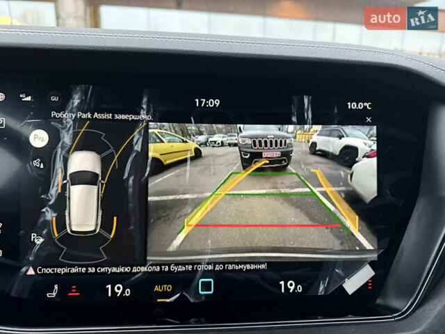 Серый Фольксваген Туарег, объемом двигателя 2.97 л и пробегом 19 тыс. км за 64999 $, фото 17 на Automoto.ua