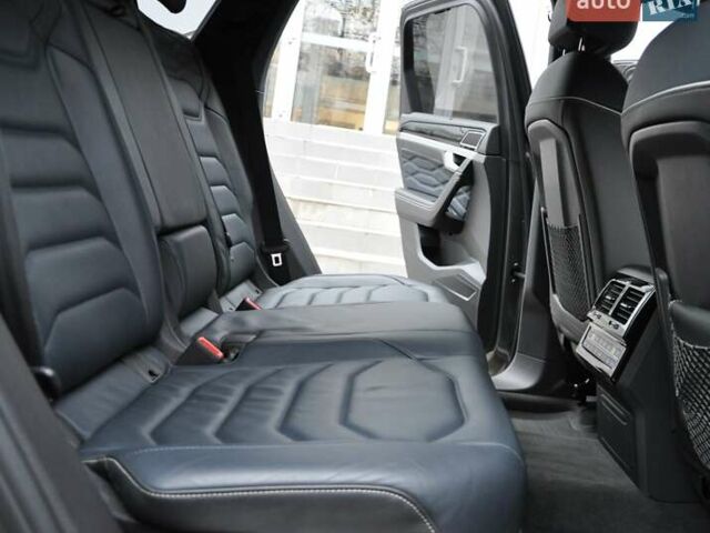 Сірий Фольксваген Туарег, об'ємом двигуна 2.97 л та пробігом 29 тис. км за 78000 $, фото 18 на Automoto.ua