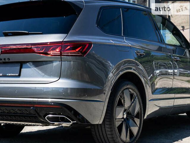 Серый Фольксваген Туарег, объемом двигателя 2.97 л и пробегом 29 тыс. км за 81450 $, фото 21 на Automoto.ua