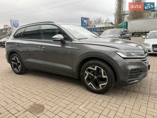 Серый Фольксваген Туарег, объемом двигателя 2.97 л и пробегом 19 тыс. км за 64999 $, фото 11 на Automoto.ua
