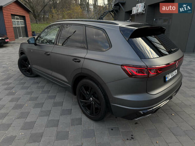 Серый Фольксваген Туарег, объемом двигателя 3 л и пробегом 13 тыс. км за 90000 $, фото 4 на Automoto.ua