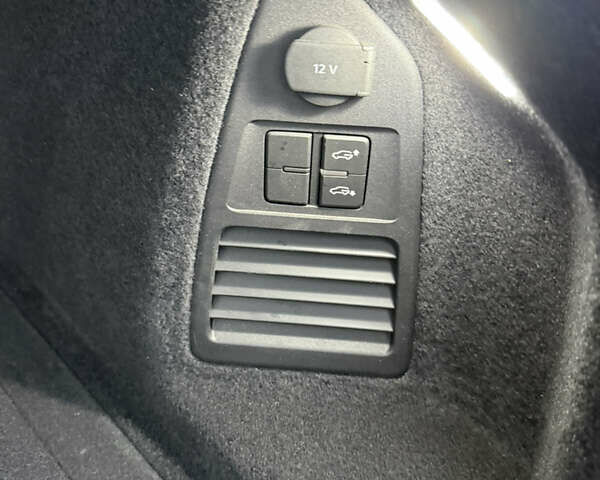 Серый Фольксваген Туарег, объемом двигателя 2.97 л и пробегом 19 тыс. км за 64999 $, фото 13 на Automoto.ua