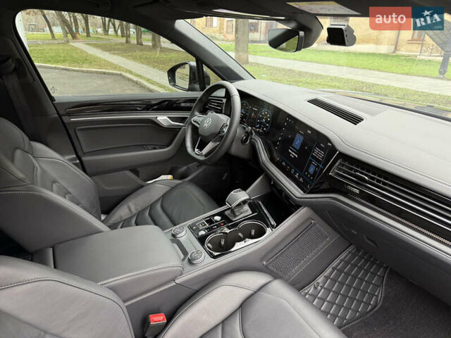 Серый Фольксваген Туарег, объемом двигателя 2.97 л и пробегом 20 тыс. км за 65000 $, фото 8 на Automoto.ua