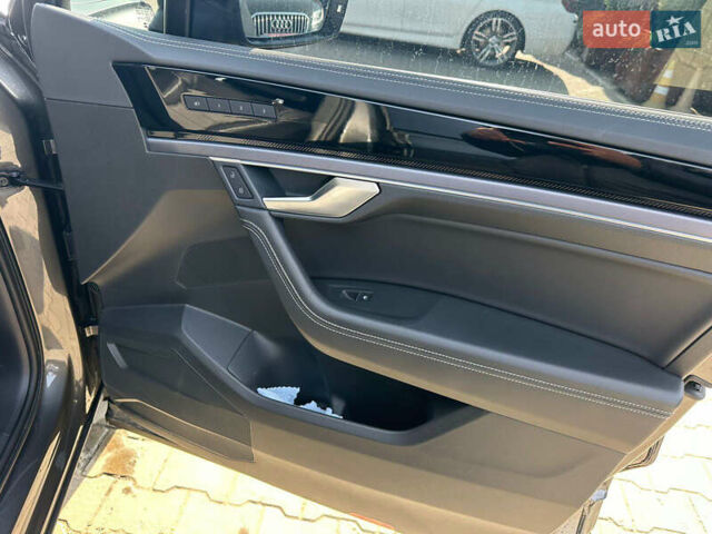 Серый Фольксваген Туарег, объемом двигателя 2.97 л и пробегом 31 тыс. км за 80000 $, фото 5 на Automoto.ua