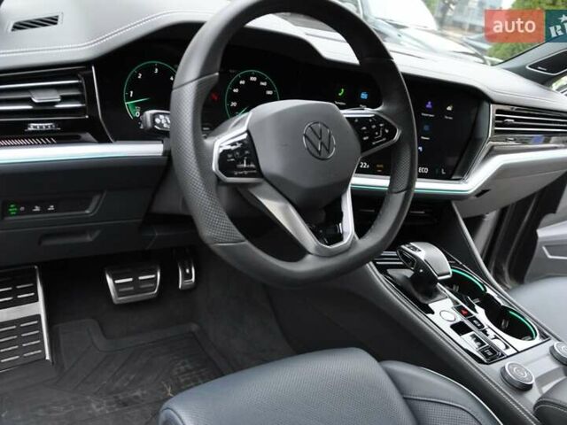 Сірий Фольксваген Туарег, об'ємом двигуна 2.97 л та пробігом 29 тис. км за 78000 $, фото 34 на Automoto.ua