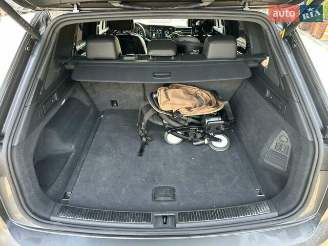 Серый Фольксваген Туарег, объемом двигателя 2.97 л и пробегом 31 тыс. км за 80000 $, фото 17 на Automoto.ua