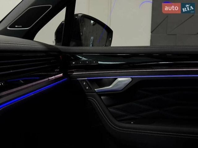 Серый Фольксваген Туарег, объемом двигателя 2.97 л и пробегом 39 тыс. км за 81500 $, фото 46 на Automoto.ua