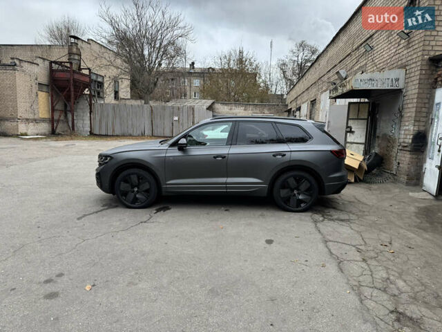 Серый Фольксваген Туарег, объемом двигателя 3 л и пробегом 13 тыс. км за 90000 $, фото 25 на Automoto.ua