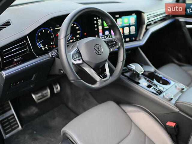 Серый Фольксваген Туарег, объемом двигателя 2.97 л и пробегом 32 тыс. км за 81000 $, фото 35 на Automoto.ua