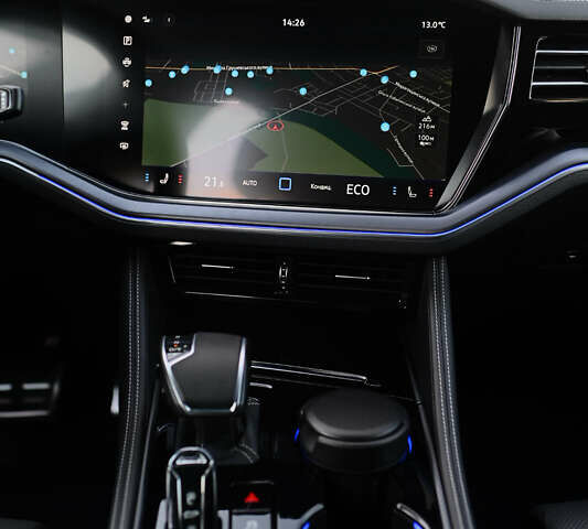 Серый Фольксваген Туарег, объемом двигателя 2.97 л и пробегом 32 тыс. км за 81000 $, фото 50 на Automoto.ua