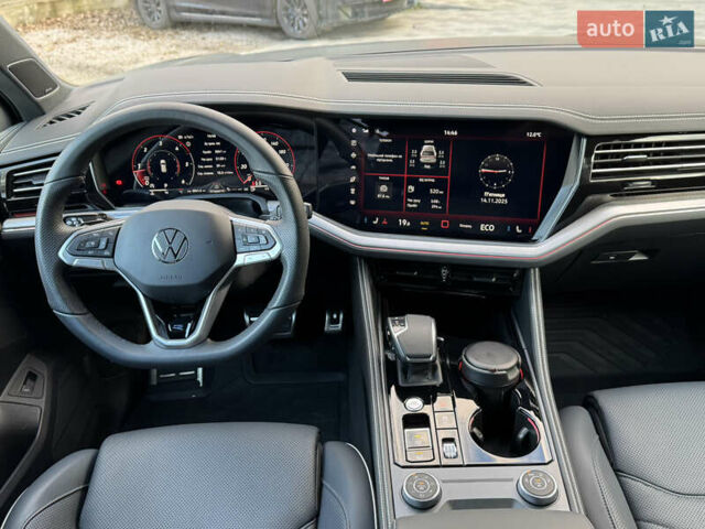 Серый Фольксваген Туарег, объемом двигателя 3 л и пробегом 13 тыс. км за 90000 $, фото 12 на Automoto.ua