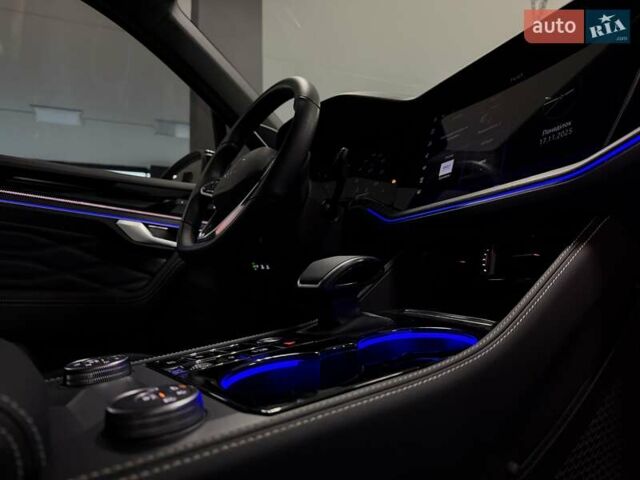 Серый Фольксваген Туарег, объемом двигателя 2.97 л и пробегом 39 тыс. км за 81500 $, фото 64 на Automoto.ua