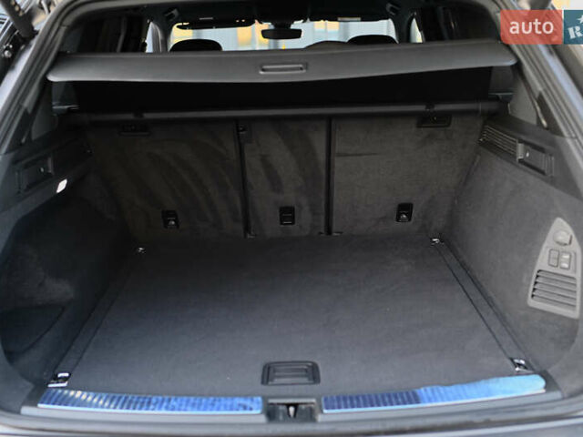 Серый Фольксваген Туарег, объемом двигателя 2.97 л и пробегом 32 тыс. км за 81000 $, фото 70 на Automoto.ua