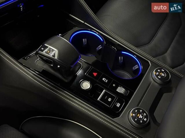 Серый Фольксваген Туарег, объемом двигателя 2.97 л и пробегом 39 тыс. км за 81500 $, фото 34 на Automoto.ua