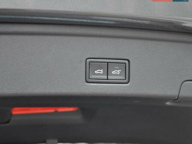 Сірий Фольксваген Туарег, об'ємом двигуна 2.97 л та пробігом 29 тис. км за 78000 $, фото 7 на Automoto.ua