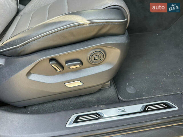 Серый Фольксваген Туарег, объемом двигателя 2.97 л и пробегом 31 тыс. км за 80000 $, фото 13 на Automoto.ua