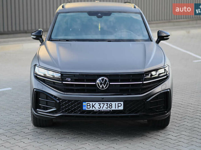 Серый Фольксваген Туарег, объемом двигателя 2.97 л и пробегом 32 тыс. км за 81000 $, фото 19 на Automoto.ua