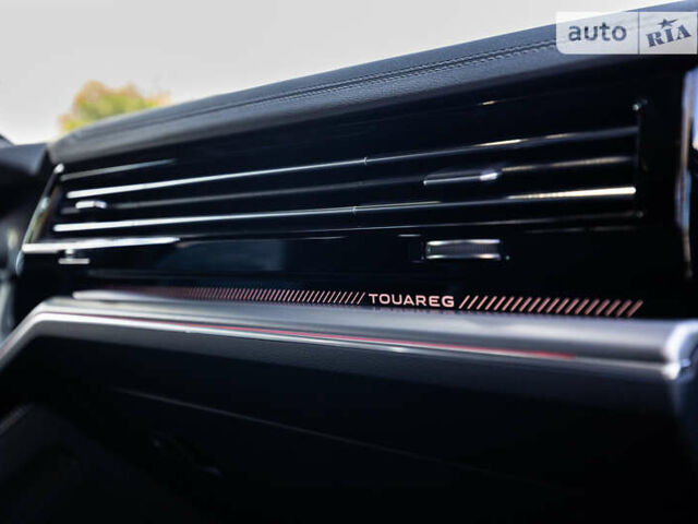 Серый Фольксваген Туарег, объемом двигателя 2.97 л и пробегом 29 тыс. км за 81450 $, фото 55 на Automoto.ua