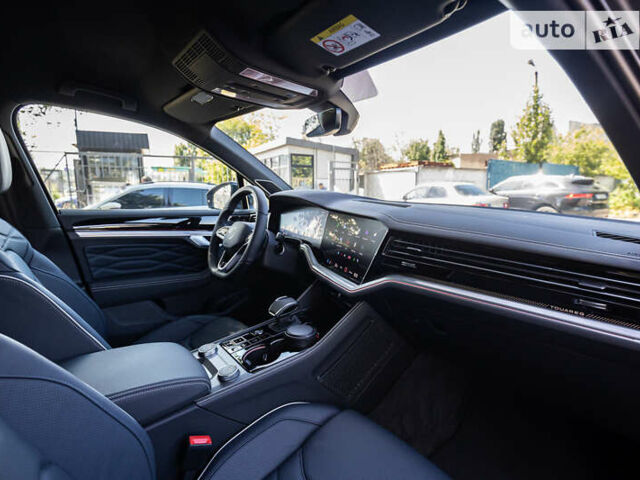 Серый Фольксваген Туарег, объемом двигателя 2.97 л и пробегом 29 тыс. км за 81450 $, фото 54 на Automoto.ua