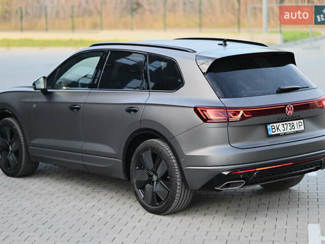 Серый Фольксваген Туарег, объемом двигателя 2.97 л и пробегом 32 тыс. км за 81000 $, фото 21 на Automoto.ua