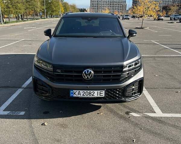 Серый Фольксваген Туарег, объемом двигателя 2.97 л и пробегом 25 тыс. км за 84000 $, фото 5 на Automoto.ua