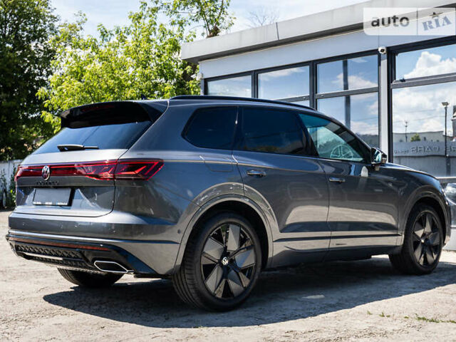 Серый Фольксваген Туарег, объемом двигателя 2.97 л и пробегом 29 тыс. км за 81450 $, фото 10 на Automoto.ua