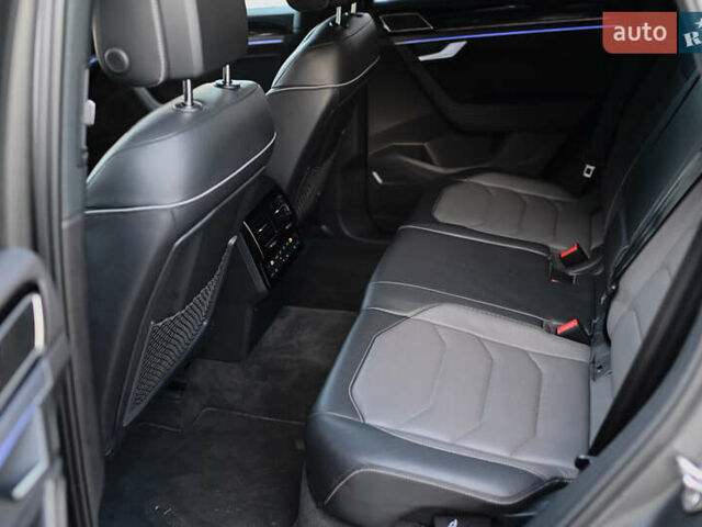 Серый Фольксваген Туарег, объемом двигателя 2.97 л и пробегом 32 тыс. км за 81000 $, фото 39 на Automoto.ua