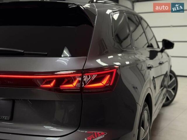 Серый Фольксваген Туарег, объемом двигателя 2.97 л и пробегом 39 тыс. км за 81500 $, фото 18 на Automoto.ua