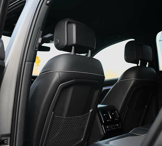 Серый Фольксваген Туарег, объемом двигателя 2.97 л и пробегом 32 тыс. км за 81000 $, фото 69 на Automoto.ua