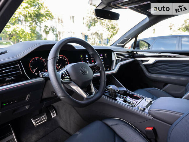 Серый Фольксваген Туарег, объемом двигателя 2.97 л и пробегом 29 тыс. км за 81450 $, фото 27 на Automoto.ua