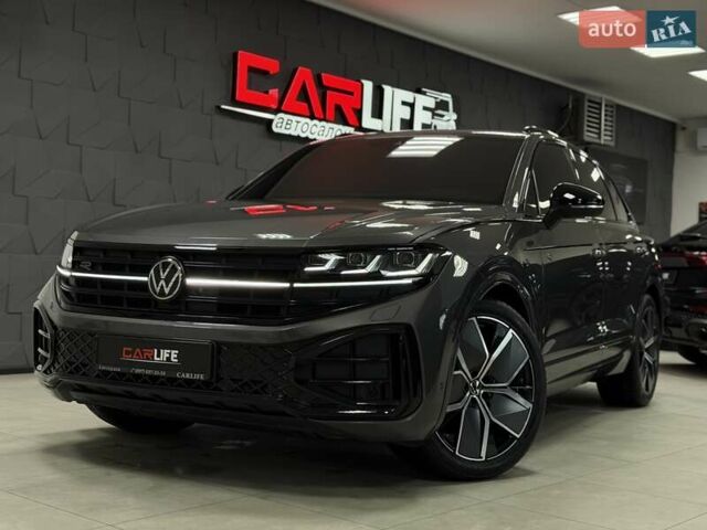 Серый Фольксваген Туарег, объемом двигателя 2.97 л и пробегом 39 тыс. км за 81500 $, фото 3 на Automoto.ua