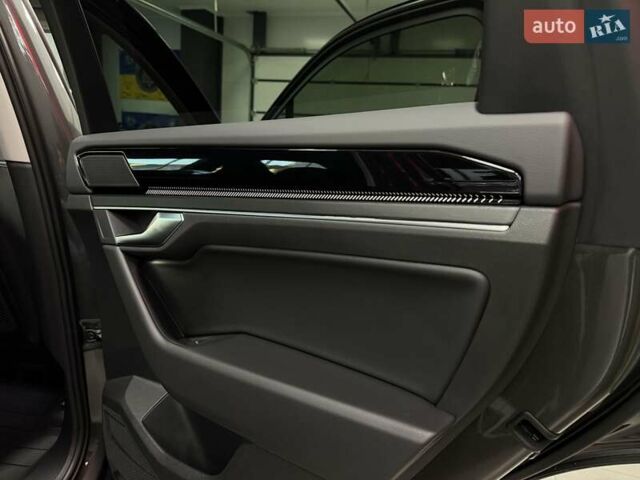 Сірий Фольксваген Туарег, об'ємом двигуна 2.97 л та пробігом 79 тис. км за 59900 $, фото 46 на Automoto.ua