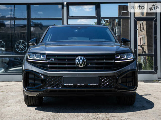 Серый Фольксваген Туарег, объемом двигателя 2.97 л и пробегом 29 тыс. км за 81450 $, фото 1 на Automoto.ua