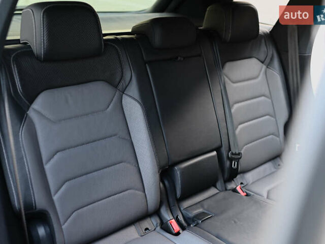 Серый Фольксваген Туарег, объемом двигателя 2.97 л и пробегом 32 тыс. км за 81000 $, фото 67 на Automoto.ua