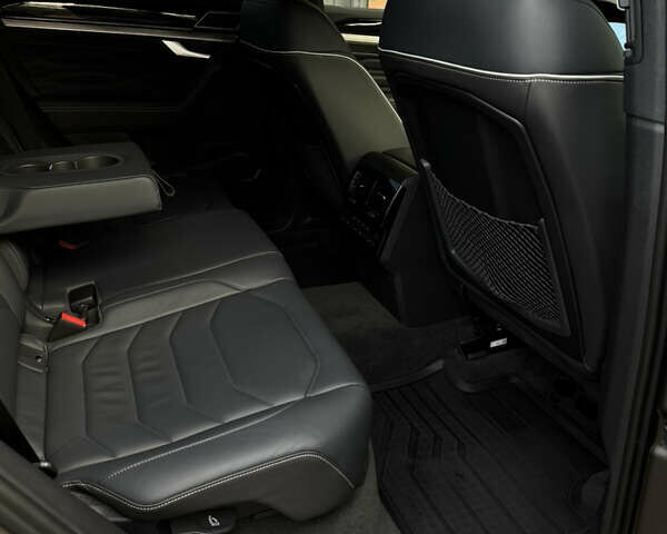 Серый Фольксваген Туарег, объемом двигателя 3 л и пробегом 13 тыс. км за 90000 $, фото 15 на Automoto.ua