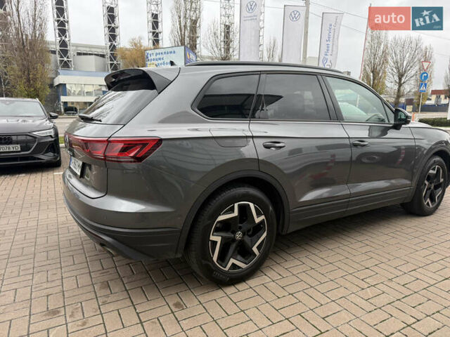 Серый Фольксваген Туарег, объемом двигателя 2.97 л и пробегом 19 тыс. км за 64999 $, фото 10 на Automoto.ua