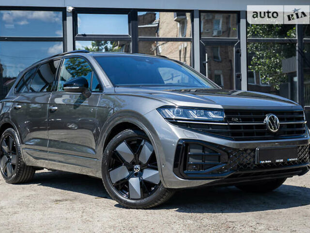 Серый Фольксваген Туарег, объемом двигателя 2.97 л и пробегом 29 тыс. км за 81450 $, фото 74 на Automoto.ua