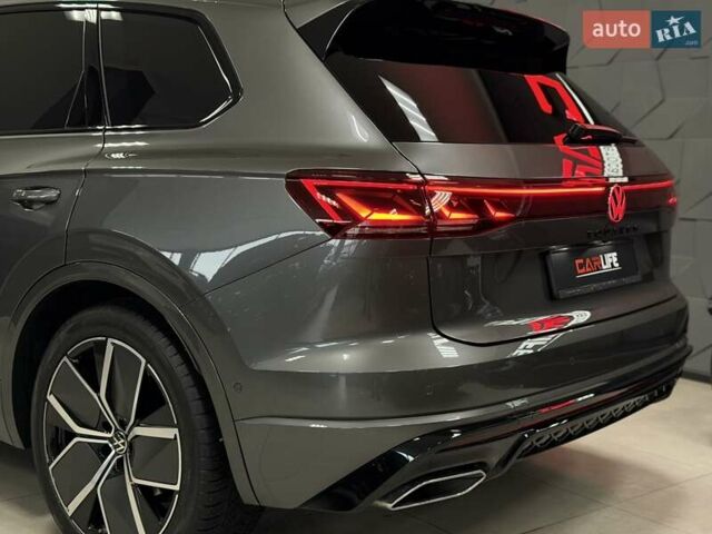 Серый Фольксваген Туарег, объемом двигателя 2.97 л и пробегом 39 тыс. км за 81500 $, фото 27 на Automoto.ua