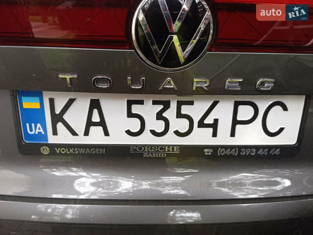 Серый Фольксваген Туарег, объемом двигателя 2.99 л и пробегом 11 тыс. км за 67500 $, фото 1 на Automoto.ua