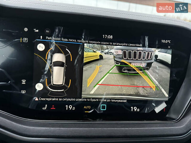 Серый Фольксваген Туарег, объемом двигателя 2.97 л и пробегом 19 тыс. км за 64999 $, фото 14 на Automoto.ua