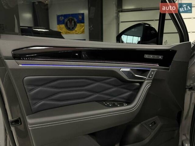 Серый Фольксваген Туарег, объемом двигателя 2.97 л и пробегом 39 тыс. км за 81500 $, фото 49 на Automoto.ua