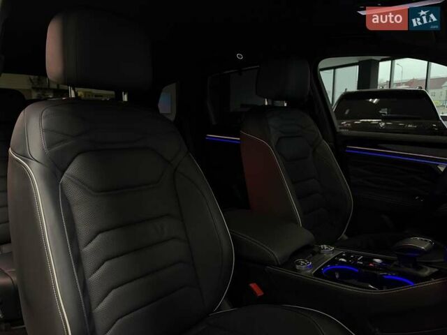 Серый Фольксваген Туарег, объемом двигателя 2.97 л и пробегом 39 тыс. км за 81500 $, фото 67 на Automoto.ua