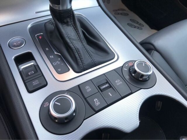 Синий Фольксваген Туарег, объемом двигателя 3 л и пробегом 175 тыс. км за 27000 $, фото 2 на Automoto.ua